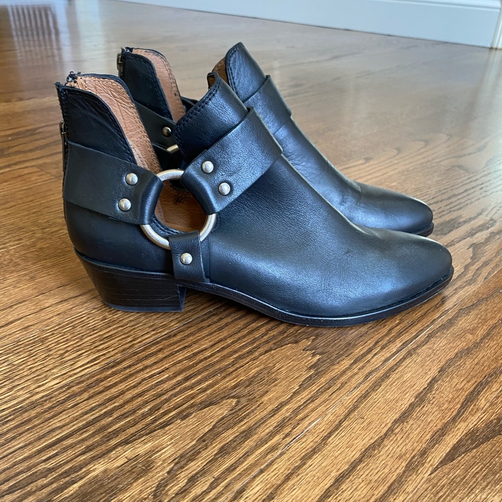 **Frye Ray Low Harness Bootie, black, size 7.5**